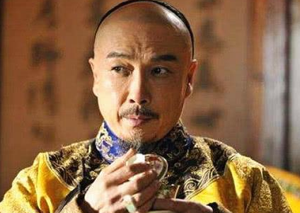 他是康熙最长寿的儿子 因为不夺位到乾隆时期还被重用