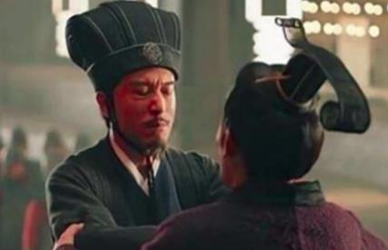 刘备临终前把兵权交给李严，背后是什么原因？