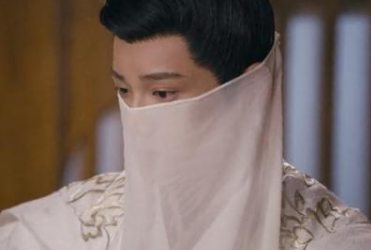 《传闻中的陈芊芊》女尊男卑的世界，赵露思当街抢亲？