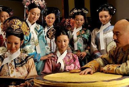 清朝妃子身上的白布条到底是什么 这布条到底有什么作业