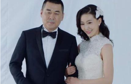 《爱我就别想太多》薛瑛与李洪海打赌，薛瑛注定要输给夏可可