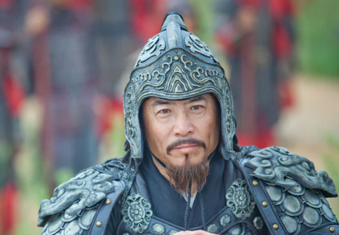 杨信为何假装失语？背后隐藏着哪些不为人知的故事呢？