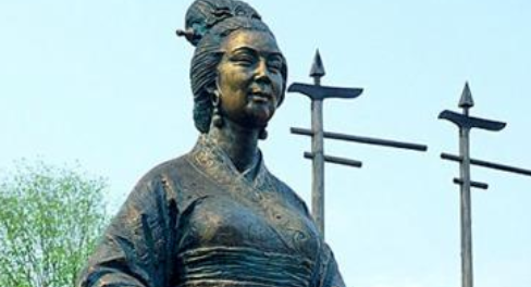 秦始皇对一个大自己十几岁的寡妇情有独钟，是因为寡妇能明白他的软处！