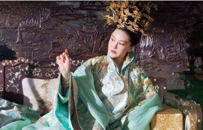 徐昭佩画了半面妆后，皇帝为什么会生气？