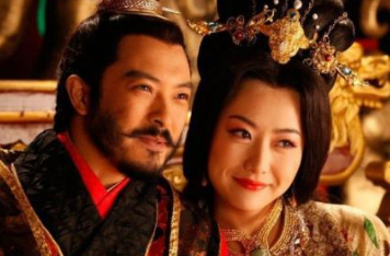 一个侍女上位的皇后，把自己侍女献给皇上多年后后悔不已！