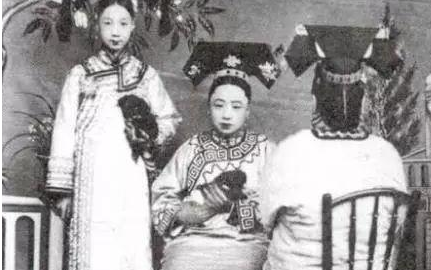 清朝时期的皇帝眼光都不行吧 妃子们为什么都都不好看