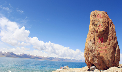 纳木错：中国海拔最高的咸水湖，海拔高达4718千米