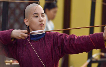 乾隆为什么要将自己的儿子永珹过继给别人？有什么特殊原因吗？