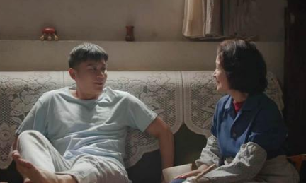 《幸福里的故事》老戏骨扎堆，王晓晨成剧中最靓校花