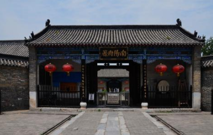 梦见“官府”象征了什么？是受哪些现实的影响？
