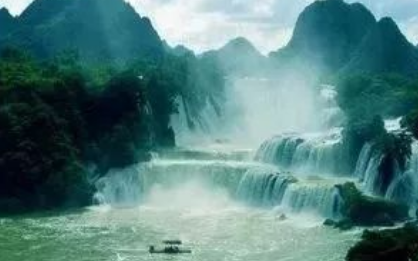 宋词之满庭芳·夏日溧水无想山作鉴赏，作者用了什么艺术手法？