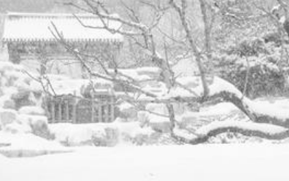 清代五言赏析之山中雪后，该诗的作者描绘了什么场景？