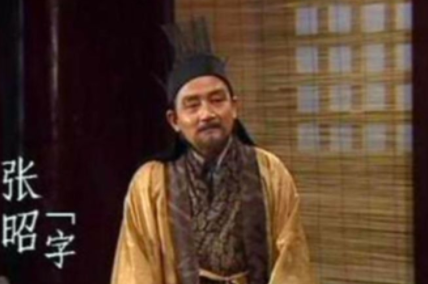 孙策曾说“内事不决问张昭”，为何张昭却没什么表现呢？