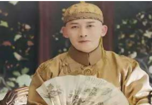 永璂：清朝最惨的嫡皇子，无爵位没地位
