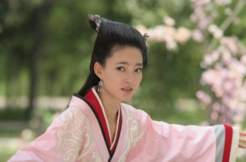 妃子野外上厕所遇野猪，侍卫不救反受奖赏！