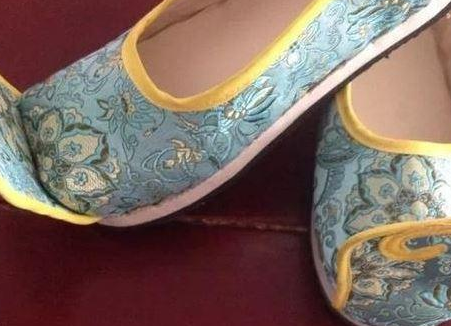 古代的鞋子的鞋尖为什么都是上翘的 这里面有什么说法吗