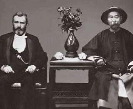 李鸿章到底是罪人还是英雄 凭这一点就不能原谅