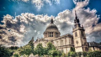 英国圣保罗大教堂有什么历史事件？圣保罗大教堂有什么艺术特色?