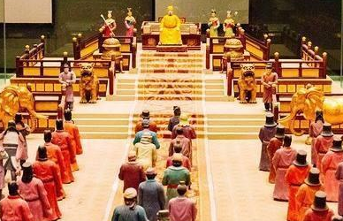 古代大臣在皇帝面前的地位越来越低了吗 为什么各个时代上朝时都不一样呢