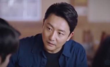 《以家人之名》里为何李爸不同意李尖尖和凌霄在一起？