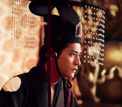 丈夫被帝王调去外地，多年后妻子进宫被封皇后