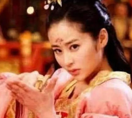 她一介平民,屏美貌成宠妃,年老却要靠讨饭来充饥?