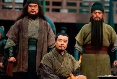 都是结义兄弟，刘备为什么对张飞和关羽的死是两种态度？