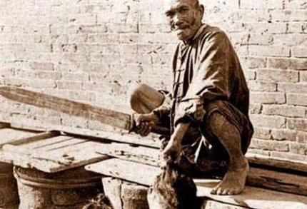 古代刽子手为什么用钝刀砍头也不磨刀 这里边有什么讲究吗