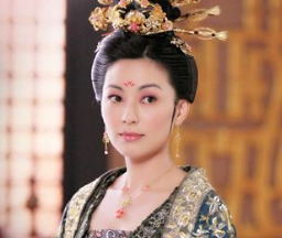 李裹儿对权利有多痴迷？她平时的生活是怎样的？