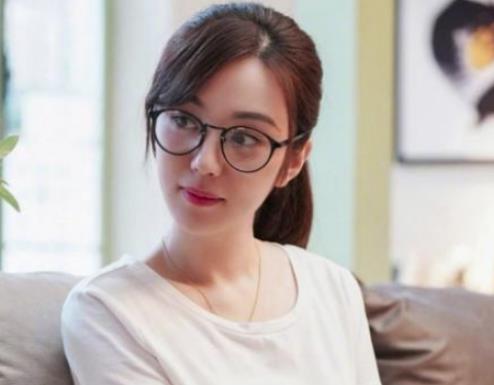 《精英律师》蓝兰喜欢谁？她为何狂撩何赛？