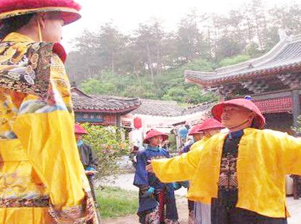 皇帝身边的侍卫都是穿黄马褂的 这黄马褂究竟有没有特权