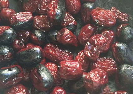 清朝皇帝上厕所时为什么要准备一盆烤焦的红枣 这红枣是用来做什么的