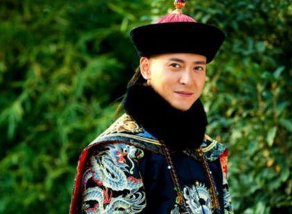 多尔衮在专擅朝政时，鳌拜是个什么级别的官职？