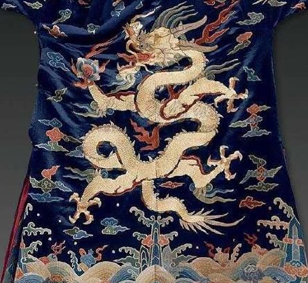 古代什么样的官员才能穿蟒袍 蟒袍和龙袍之间的区别是什么