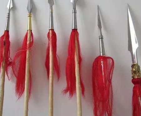 古代长枪上面为什么要挂红缨 红缨到底有什么作用