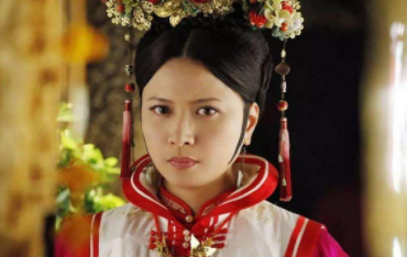 平妃：她是皇后的亲妹妹，13岁入宫结局凄凉