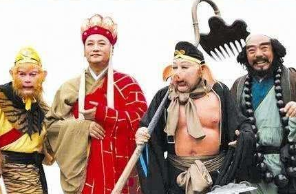为什么西游记中沙僧总是挑着担子？担子里装着什么东西？