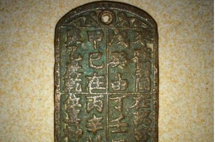 既然拿着腰牌就能随意进出皇宫 为何无人伪造一块进宫刺杀皇帝呢