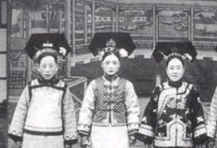 和妃生下皇长子不受宠爱，最后儿子被皇帝踢死了