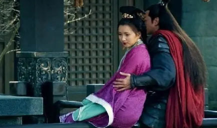 吕布一生有三个宝贝，除了赤兔马和方天画戟还有啥？