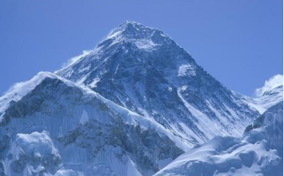 珠穆朗玛峰：中国最高的山峰，海拔高达8844.43米