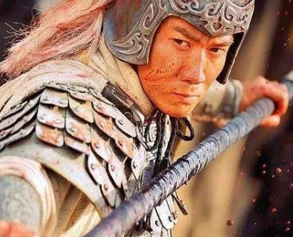 古代拿剑砍人，为什么不能穿铠甲保护自己？