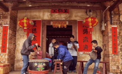 梦到“敲锣打鼓”象征了什么？与哪些现实的影响有关？