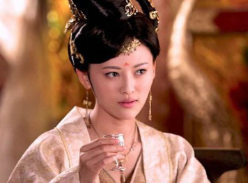 李裹儿的野心到底有多大？竟然毒死自己的父亲想要自己当女皇