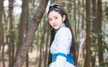 她是皇太极的侧福晋，生下一儿子家喻户晓