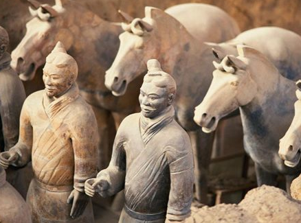 兵马俑手中为什么没有武器 被项羽拿走的说法是不是真的