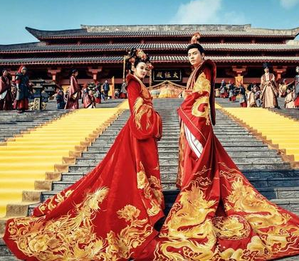 古代女子的衣服又大又宽后面还有长长的裙尾 她们为什么不怕被弄脏