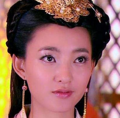 她出生卑微又是再婚的女人 结果儿子却成为千古一帝