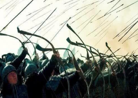 古代弓弩的连盔甲都没有办法射穿 为何交战的时候还要放箭