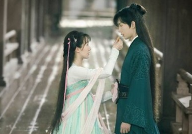 《琉璃美人煞》煞昊辰和白帝是同一个人吗？
